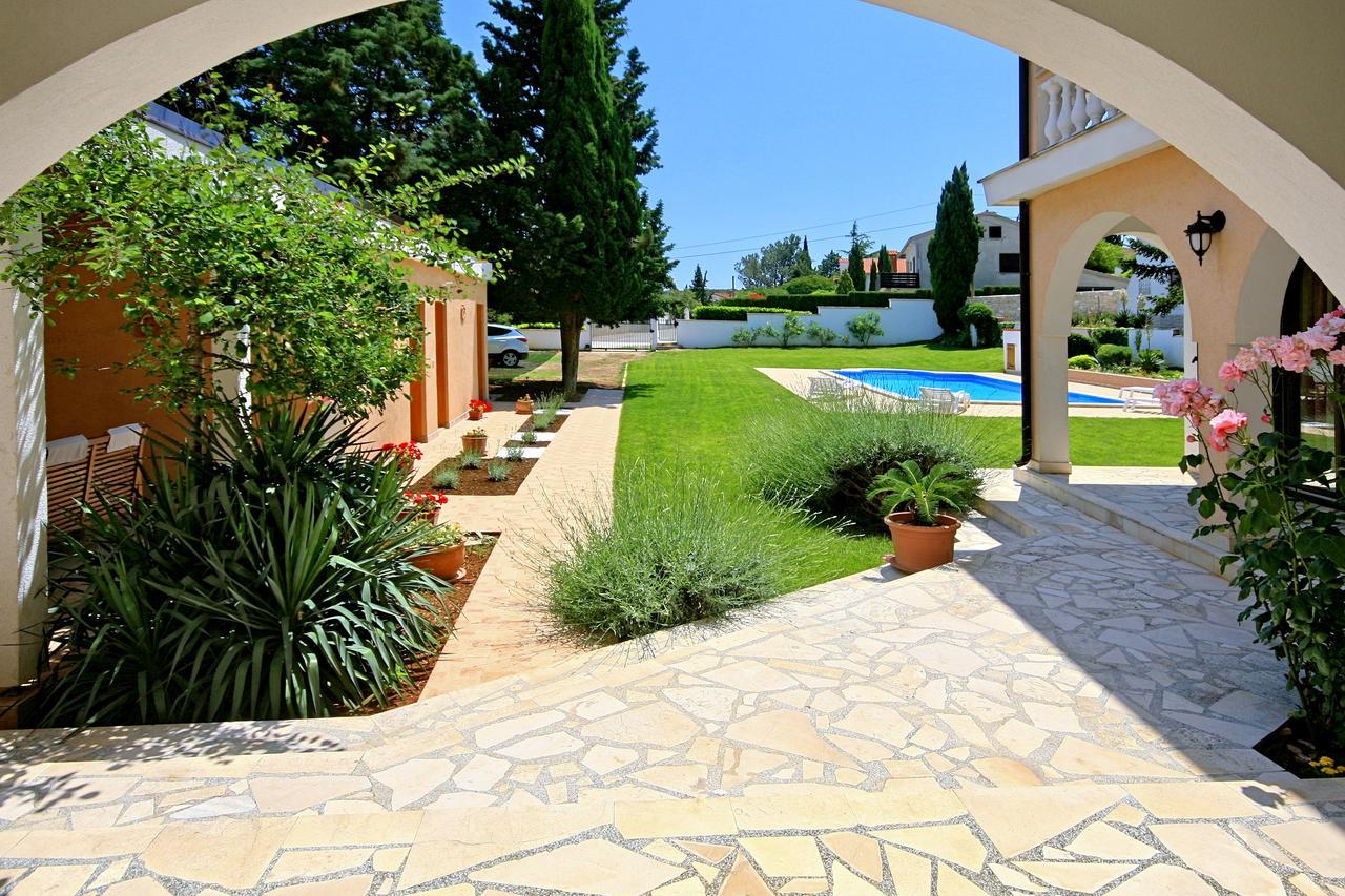 Sun Palace Residence Premantura Exterior foto