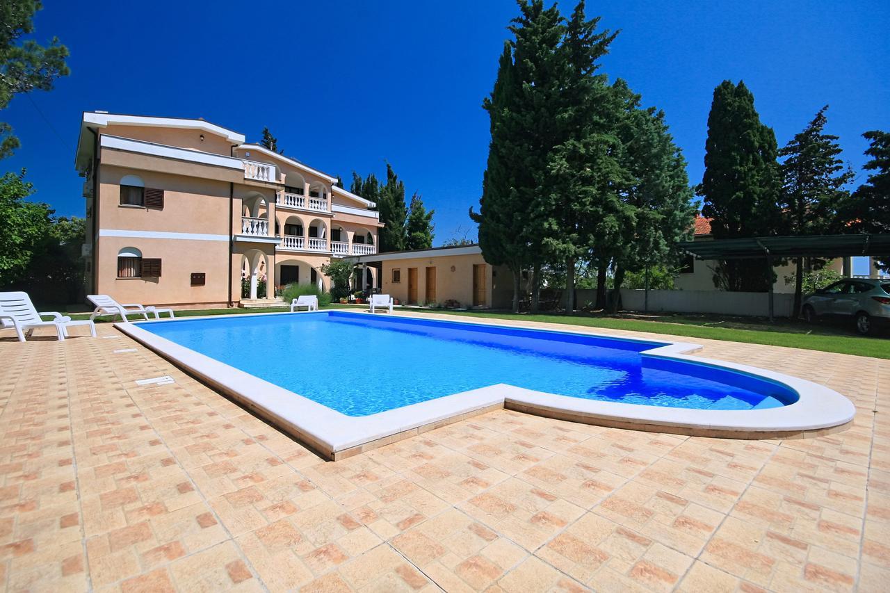 Sun Palace Residence Premantura Exterior foto