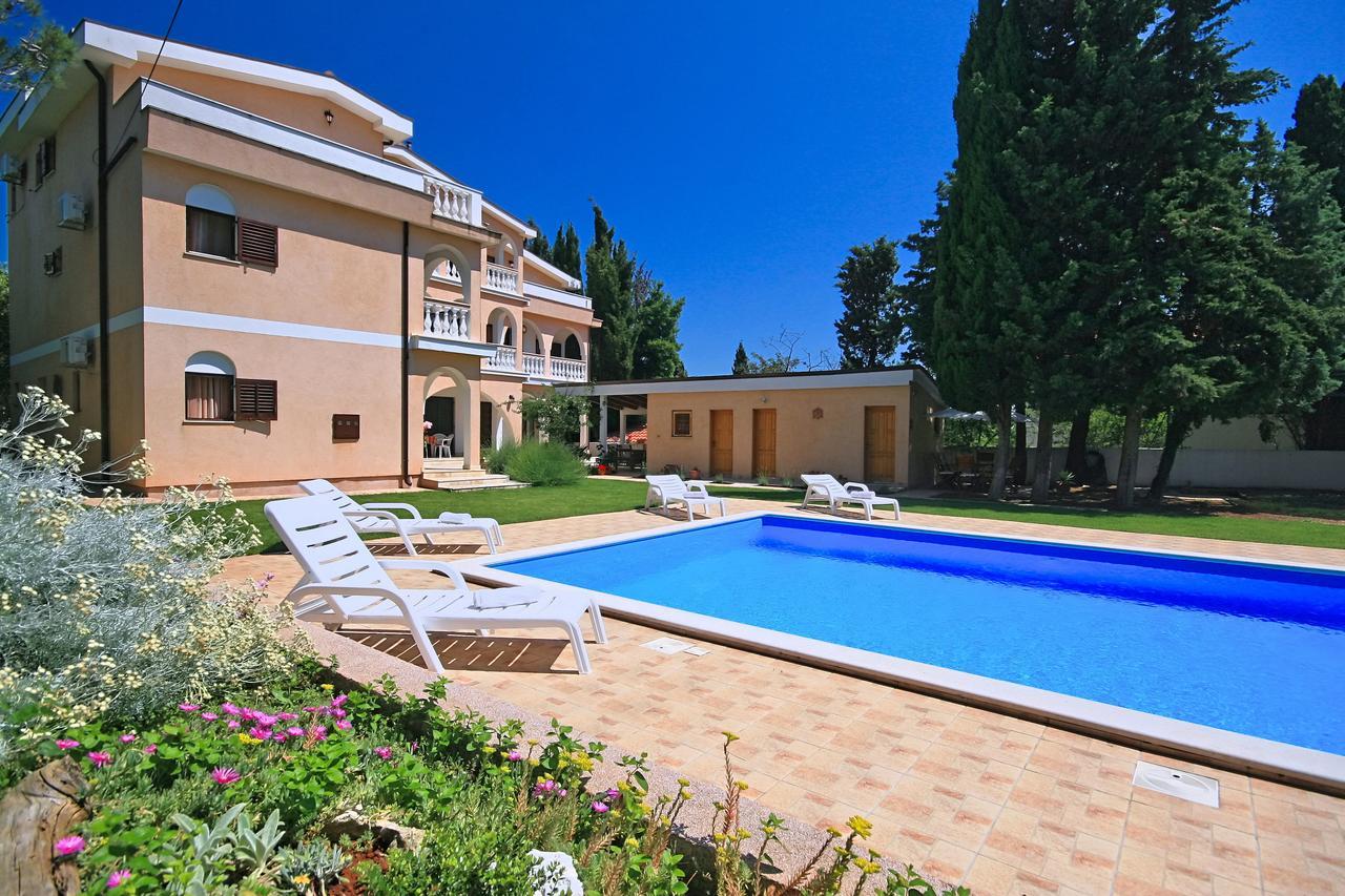 Sun Palace Residence Premantura Exterior foto