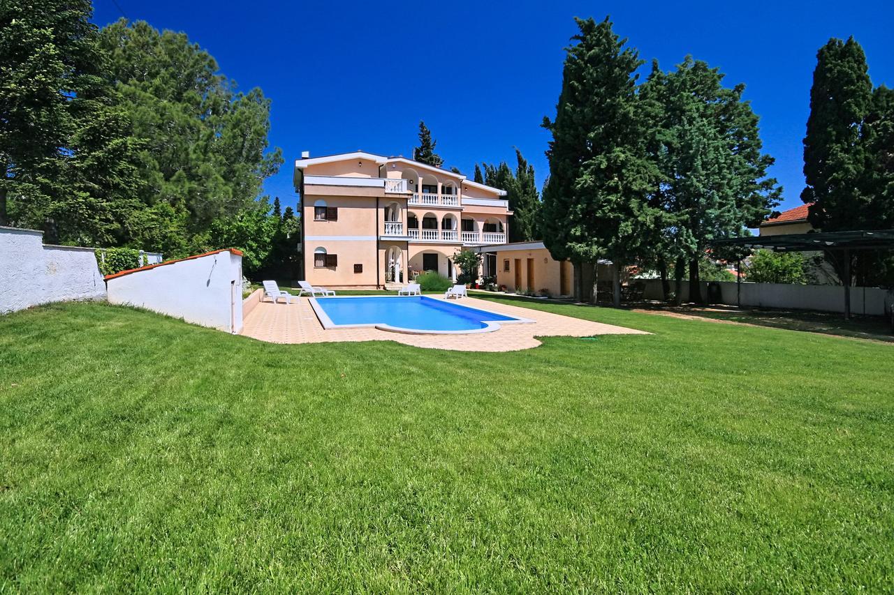 Sun Palace Residence Premantura Exterior foto