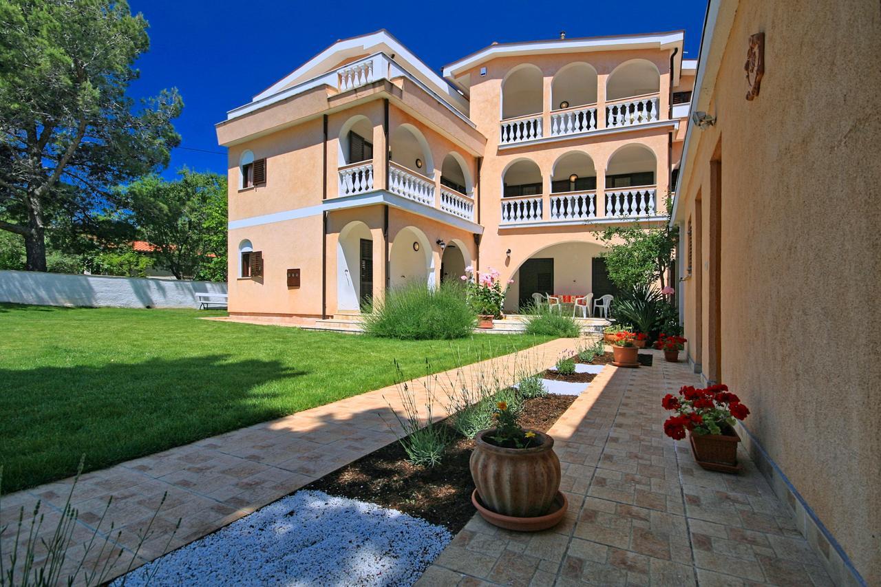 Sun Palace Residence Premantura Exterior foto