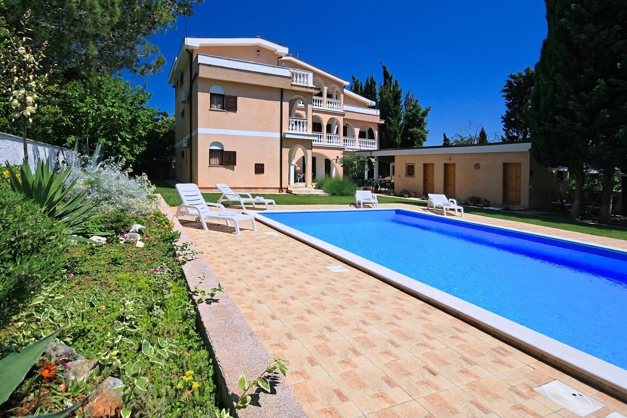 Sun Palace Residence Premantura Exterior foto