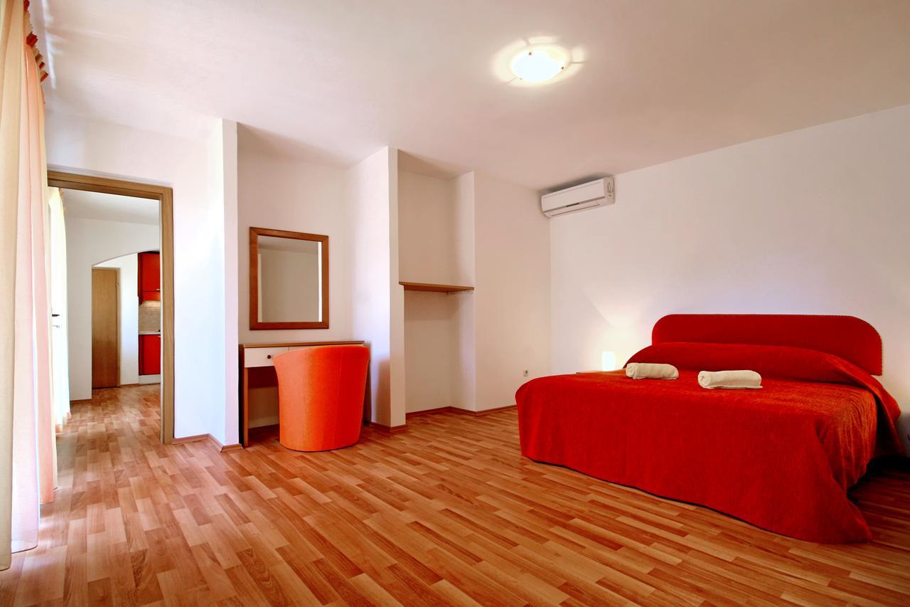 Sun Palace Residence Premantura Exterior foto