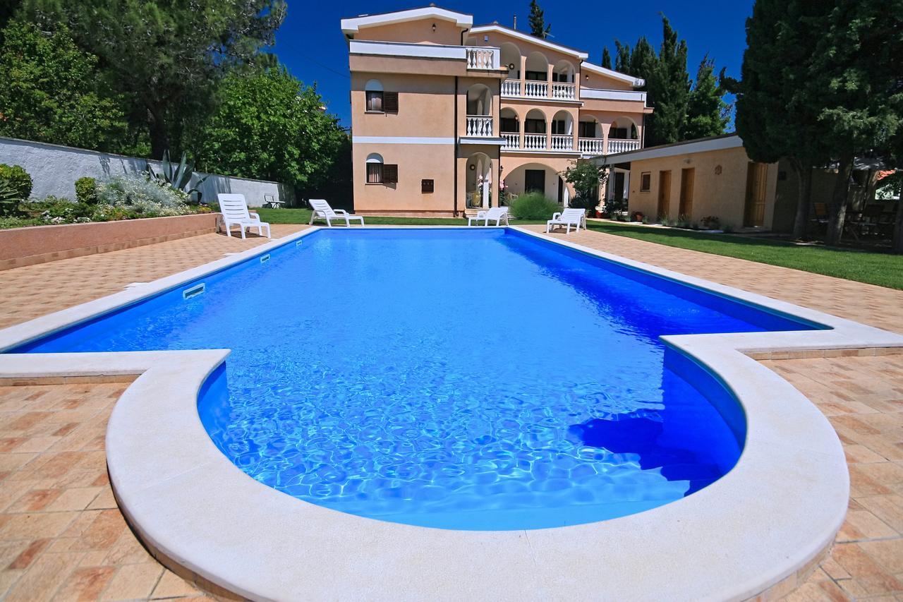 Sun Palace Residence Premantura Exterior foto